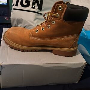 KIDS TIMBERLAND 6-INCH
PREMIUM WATERPROOF BOOTS GRADESCHOOL